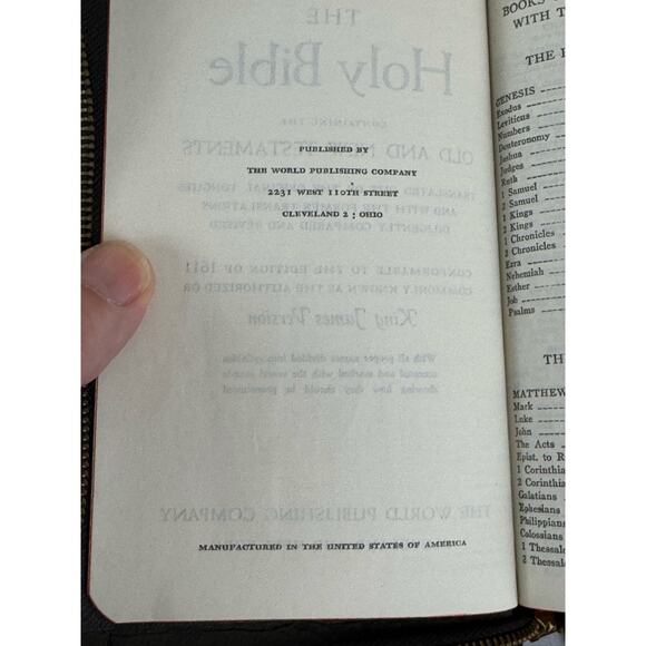 KJV Holy Bible Illustrated ZIP UP Leather Gold CROSS World Publishing - Vintage - Picture 8 of 10